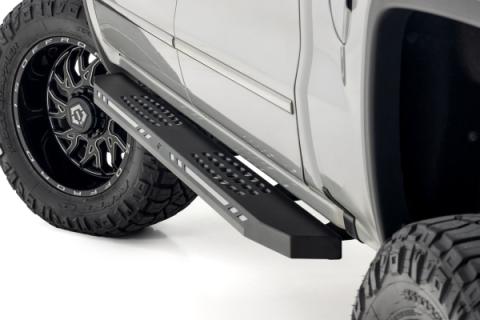 AC2 Running Boards Amber/White Crew Cab Silverado/Sierra 1500 (07-18) Rough Country