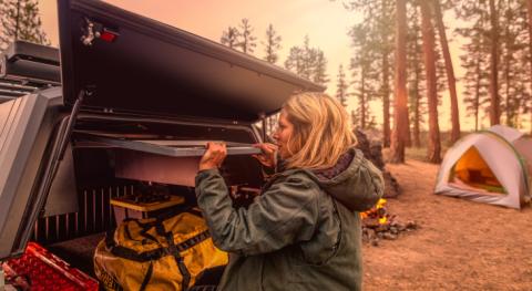 Truck Bed SmartCap EVOd Defender Matte Black 23-26 Chevrolet Colorado/GMC Canyon 5 Foot Short Bed RSI SmartCap