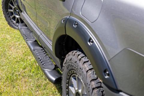 Oval Nerf Step 4.5 Inch Crew Cab Black 21-Up Ford Bronco Sport 4WD Rough Country