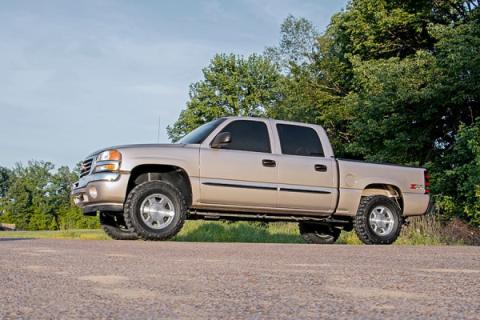 1.5 - 2.5 Inch GM Leveling Lift Kit w/ V2 Shocks 99-06 1500 PU 4WD Rough Country