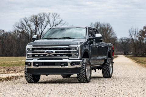 Ford F-250 2 Inch Leveling Kit w/Track Bar Bracket For 17-Pres Ford F-250 Super Duty Rough Country