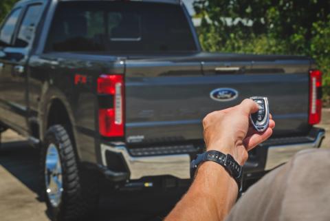 Powered Retractable Bed Cover 6 Foot 10 Inch Bed Ford F-250/F-350 Super Duty (17-26) Rough Country