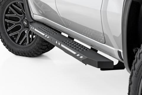 AC2 Running Boards Amber/White Crew Cab Silverado/Sierra 1500/2500HD/3500HD (19-26) Rough Country