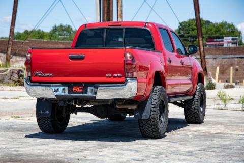 3.5 Inch Lift Kit Red UCA M1 Struts Toyota Tacoma 2WD/4WD (2005-2023) Rough Country